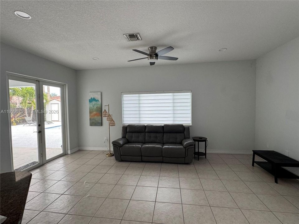 待售: $995,000 (4 贝兹, 3 浴室, 2314 平方英尺)