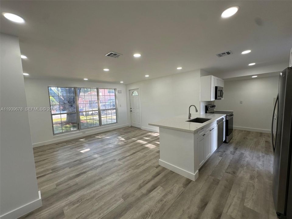 На продажу: $545,000 (3 спален, 2 ванн, 1110 Квадратных фут)