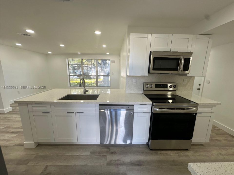 На продажу: $545,000 (3 спален, 2 ванн, 1110 Квадратных фут)