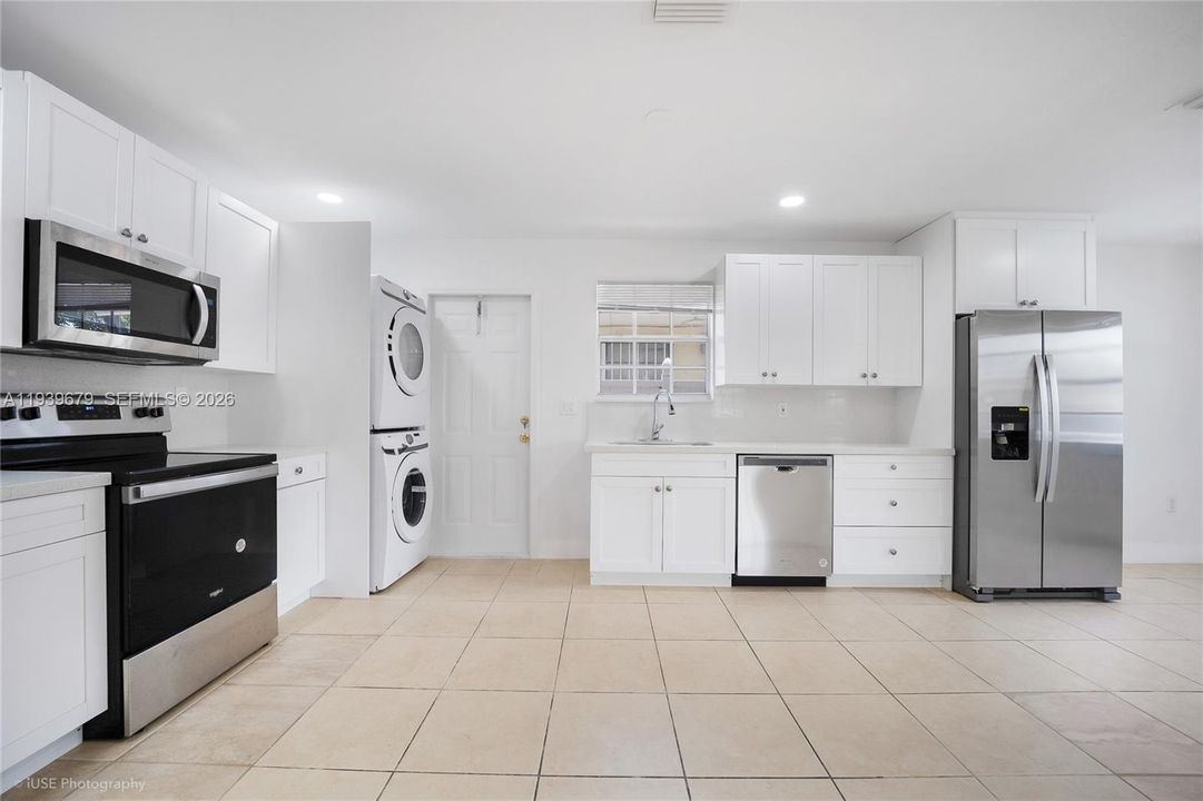 出租: $3,750 (3 贝兹, 2 浴室, 0 平方英尺)