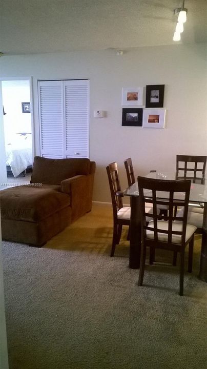 出租: $2,350 (2 贝兹, 2 浴室, 1008 平方英尺)