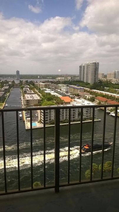 出租: $2,350 (2 贝兹, 2 浴室, 1008 平方英尺)