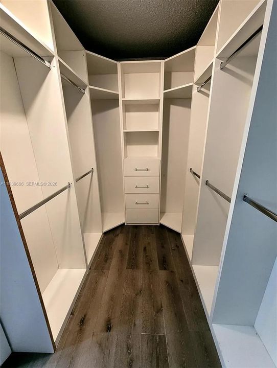 出租: $2,250 (2 贝兹, 2 浴室, 927 平方英尺)