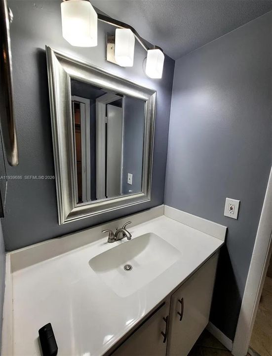 出租: $2,250 (2 贝兹, 2 浴室, 927 平方英尺)