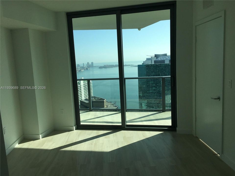 For Sale: $735,000 (1 beds, 2 baths, 880 Square Feet)