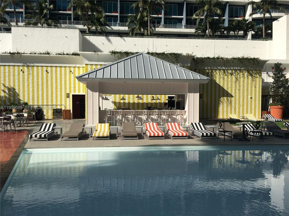 For Sale: $735,000 (1 beds, 2 baths, 880 Square Feet)