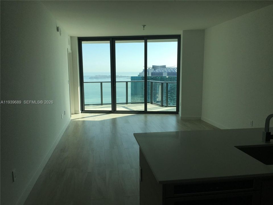 For Sale: $735,000 (1 beds, 2 baths, 880 Square Feet)