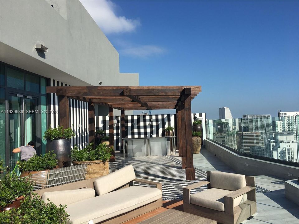 For Sale: $735,000 (1 beds, 2 baths, 880 Square Feet)