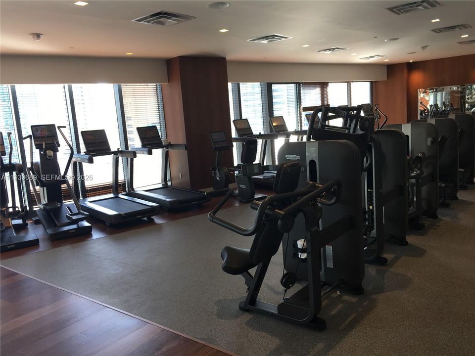 For Sale: $735,000 (1 beds, 2 baths, 880 Square Feet)