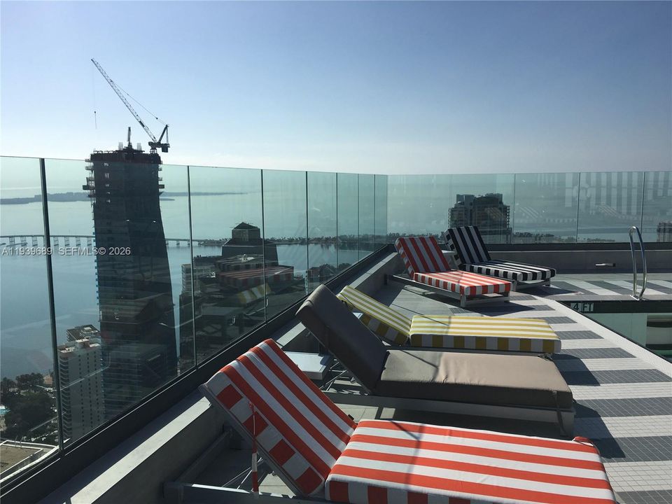 For Sale: $735,000 (1 beds, 2 baths, 880 Square Feet)