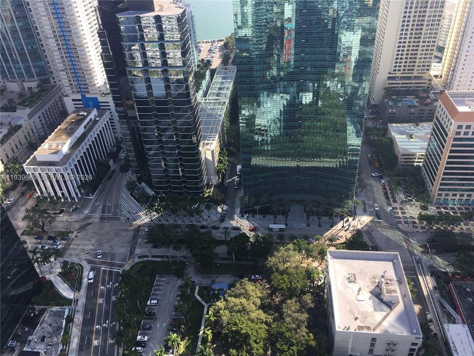 For Sale: $735,000 (1 beds, 2 baths, 880 Square Feet)