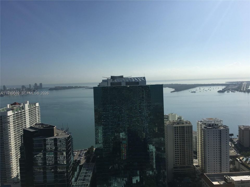 For Sale: $735,000 (1 beds, 2 baths, 880 Square Feet)