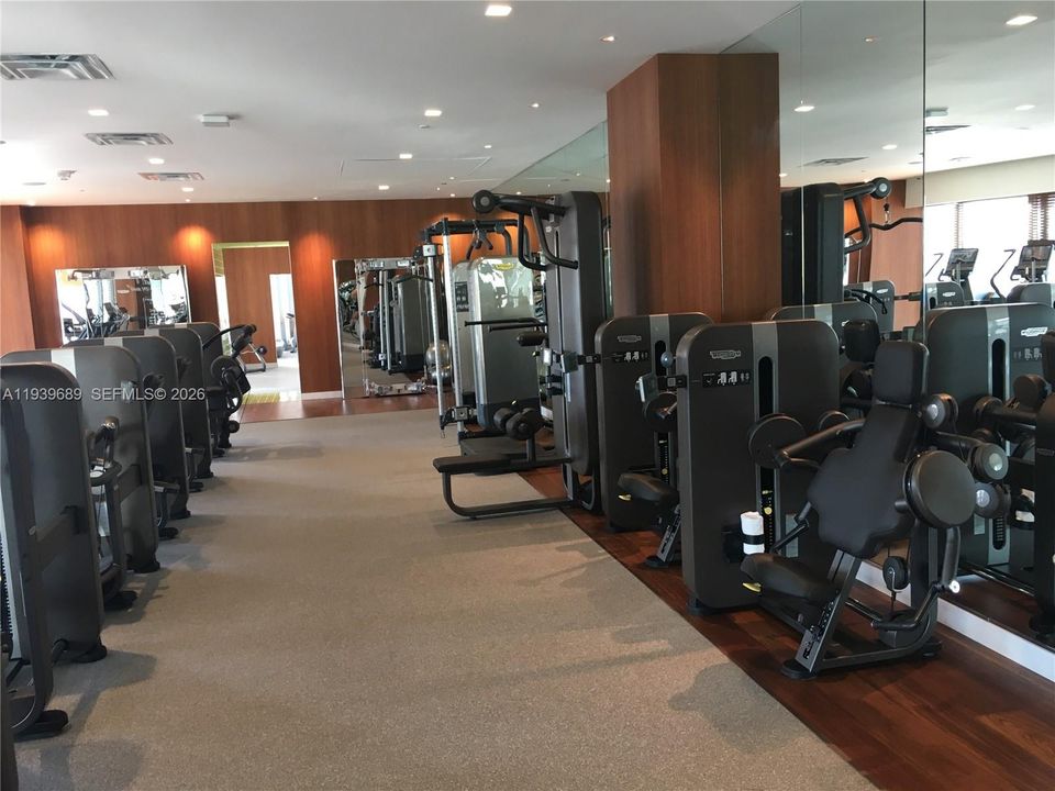 For Sale: $735,000 (1 beds, 2 baths, 880 Square Feet)