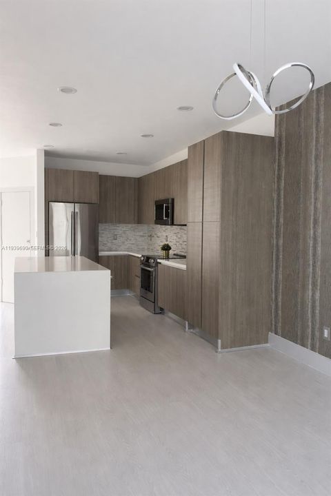 En Venta: $730,000 (3 camas, 3 baños, 1743 Pies cuadrados)