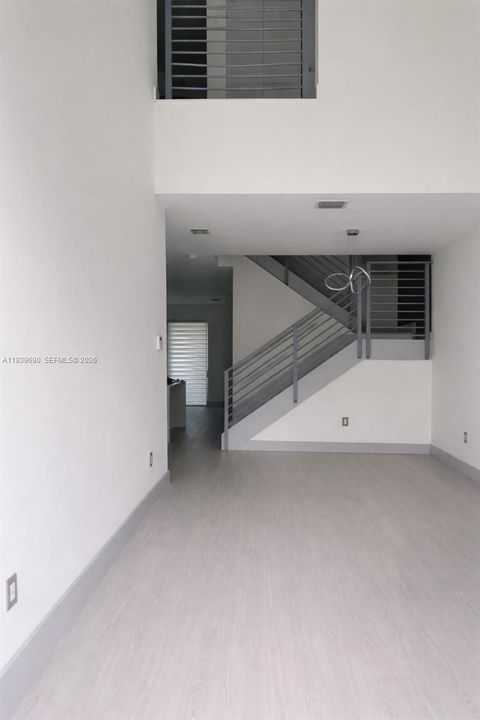 En Venta: $730,000 (3 camas, 3 baños, 1743 Pies cuadrados)