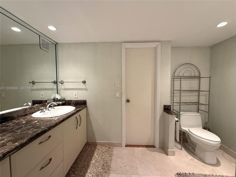 En Venta: $399,000 (2 camas, 2 baños, 1360 Pies cuadrados)