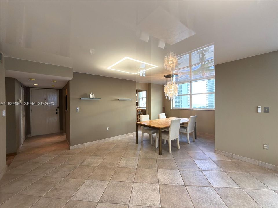 En Venta: $399,000 (2 camas, 2 baños, 1360 Pies cuadrados)