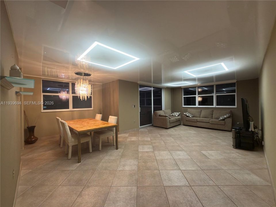 En Venta: $399,000 (2 camas, 2 baños, 1360 Pies cuadrados)