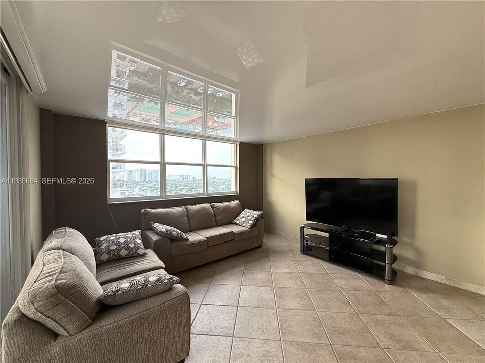 En Venta: $399,000 (2 camas, 2 baños, 1360 Pies cuadrados)