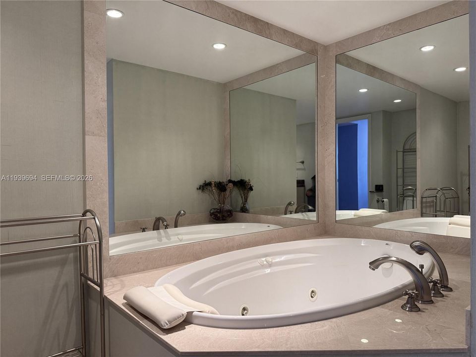 En Venta: $399,000 (2 camas, 2 baños, 1360 Pies cuadrados)