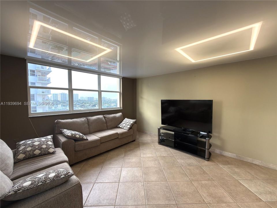 En Venta: $399,000 (2 camas, 2 baños, 1360 Pies cuadrados)