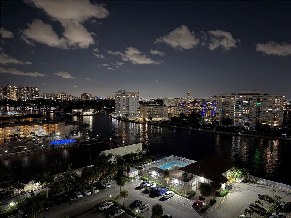 En Venta: $399,000 (2 camas, 2 baños, 1360 Pies cuadrados)