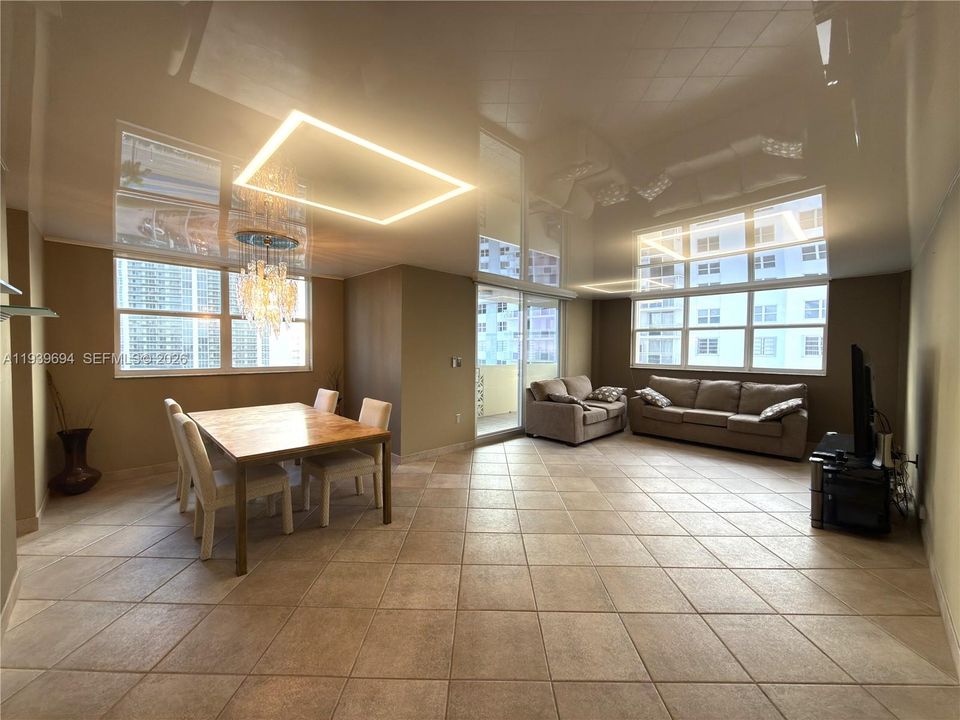 En Venta: $399,000 (2 camas, 2 baños, 1360 Pies cuadrados)