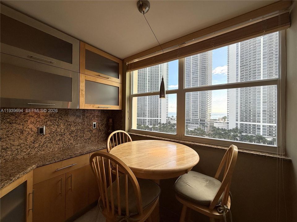 En Venta: $399,000 (2 camas, 2 baños, 1360 Pies cuadrados)