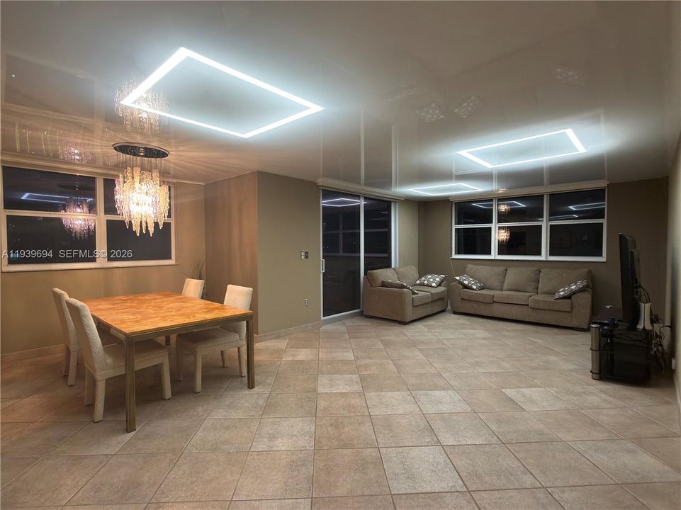 En Venta: $399,000 (2 camas, 2 baños, 1360 Pies cuadrados)