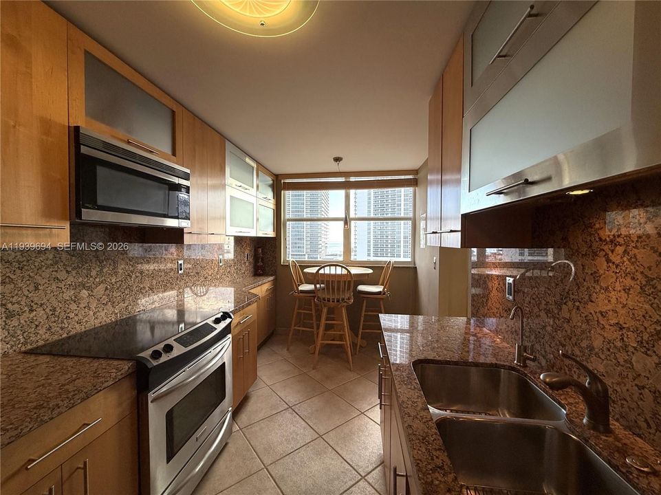 En Venta: $399,000 (2 camas, 2 baños, 1360 Pies cuadrados)