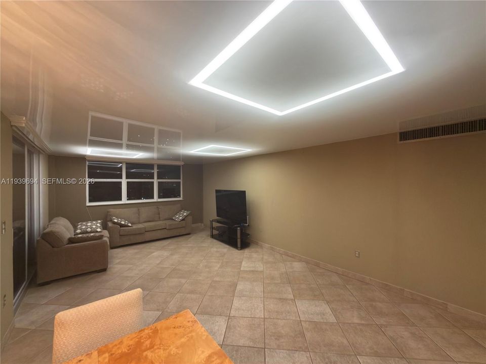 En Venta: $399,000 (2 camas, 2 baños, 1360 Pies cuadrados)