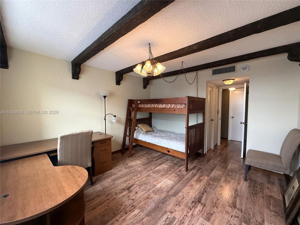 En Venta: $399,000 (2 camas, 2 baños, 1360 Pies cuadrados)