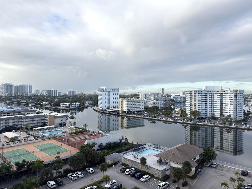 En Venta: $399,000 (2 camas, 2 baños, 1360 Pies cuadrados)