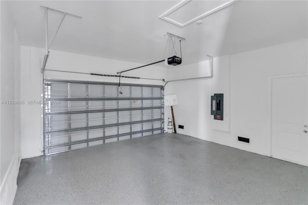 For Sale: $349,000 (4 beds, 2 baths, 1800 Square Feet)