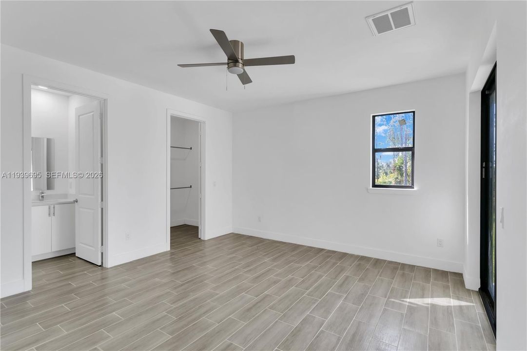 For Sale: $349,000 (4 beds, 2 baths, 1800 Square Feet)