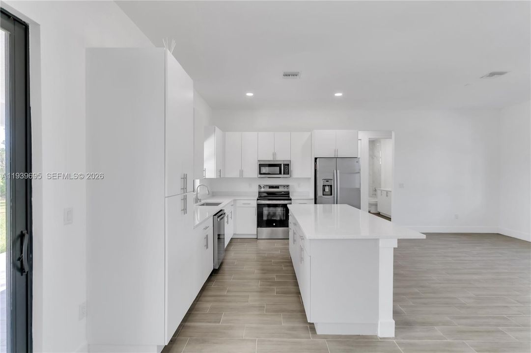 For Sale: $349,000 (4 beds, 2 baths, 1800 Square Feet)