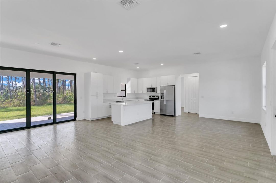 For Sale: $349,000 (4 beds, 2 baths, 1800 Square Feet)