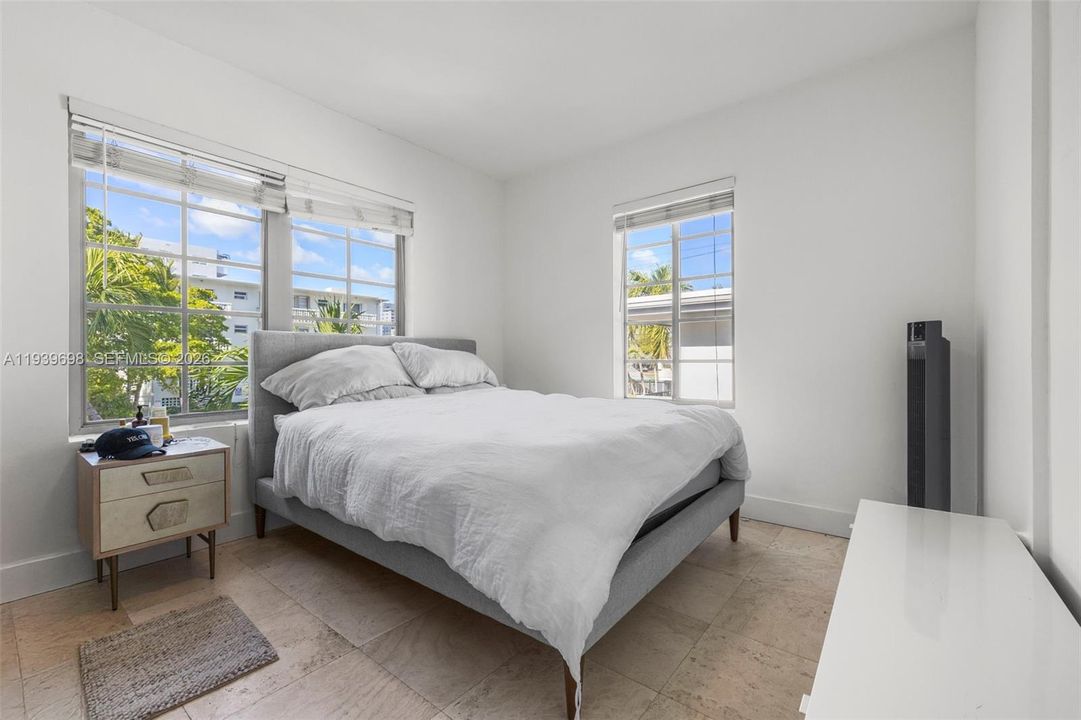 For Sale: $499,000 (2 beds, 2 baths, 925 Square Feet)