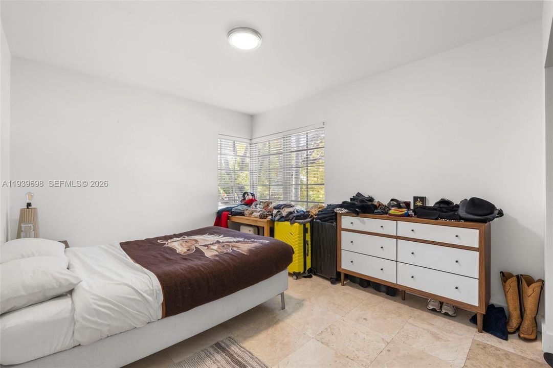 For Sale: $499,000 (2 beds, 2 baths, 925 Square Feet)