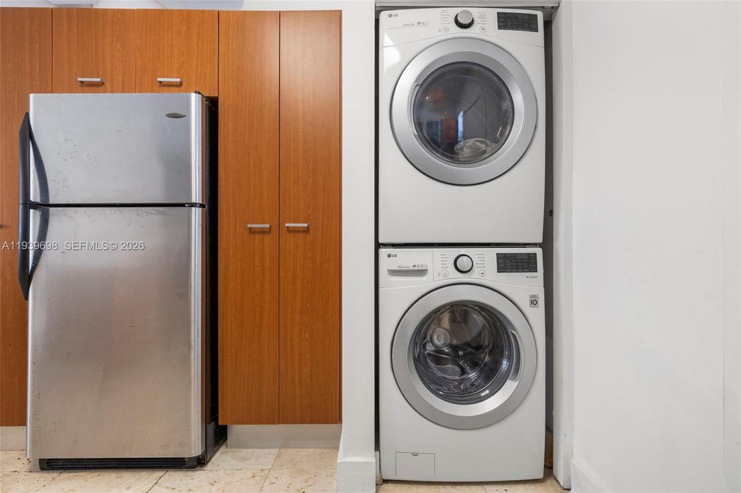 For Sale: $499,000 (2 beds, 2 baths, 925 Square Feet)