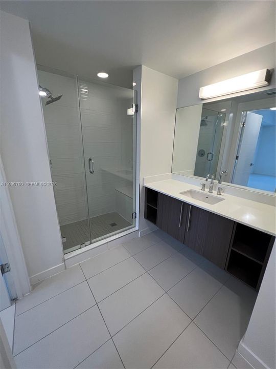 For Sale: $325,000 (1 beds, 1 baths, 765 Square Feet)