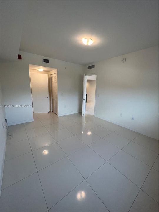 For Sale: $325,000 (1 beds, 1 baths, 765 Square Feet)