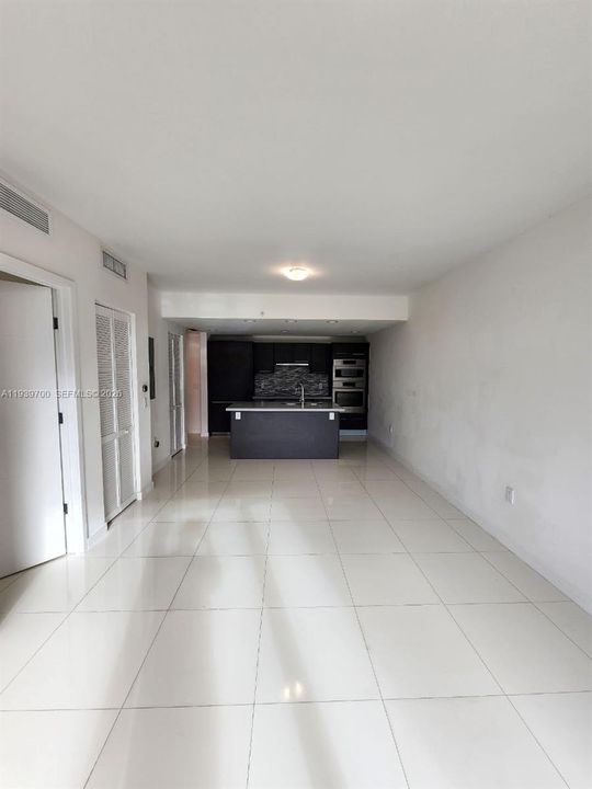 For Sale: $325,000 (1 beds, 1 baths, 765 Square Feet)