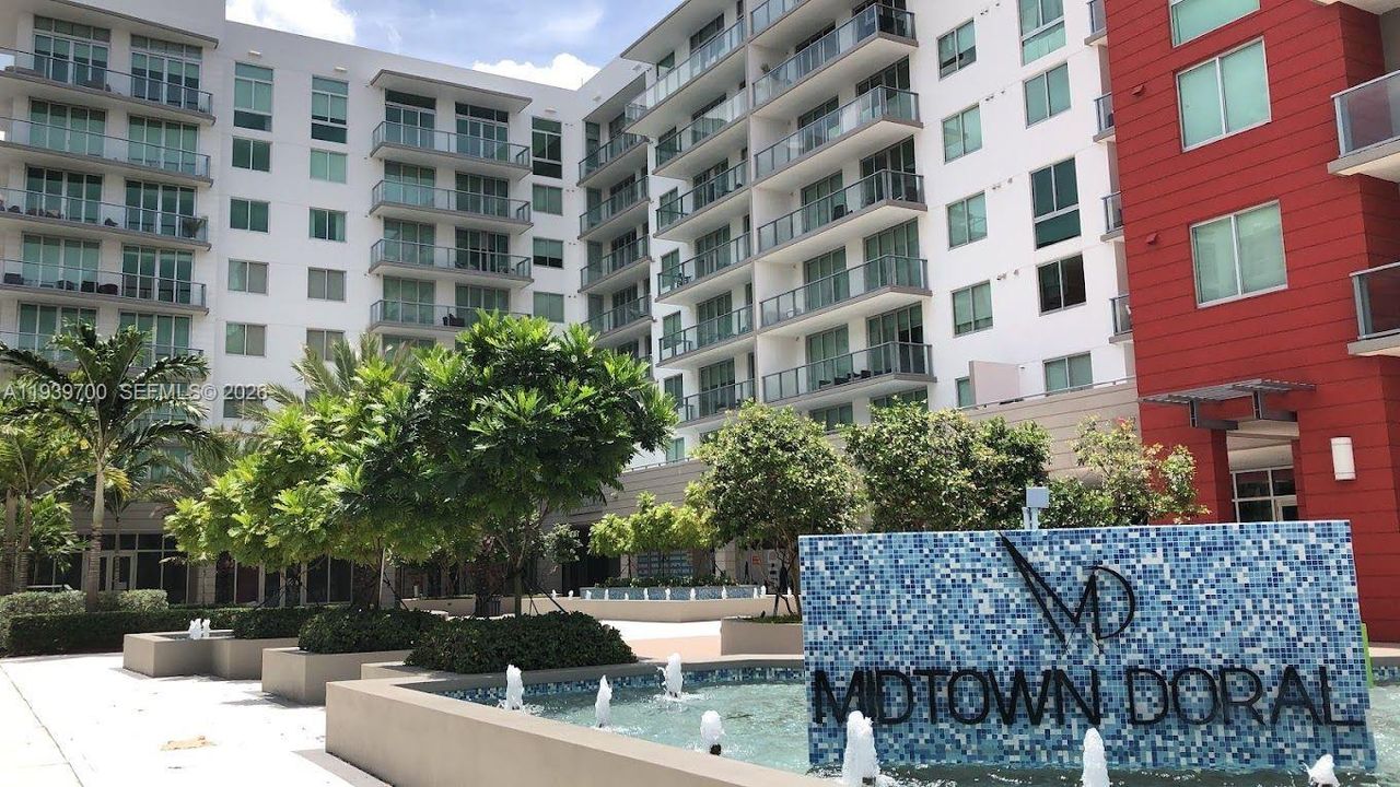 For Sale: $325,000 (1 beds, 1 baths, 765 Square Feet)