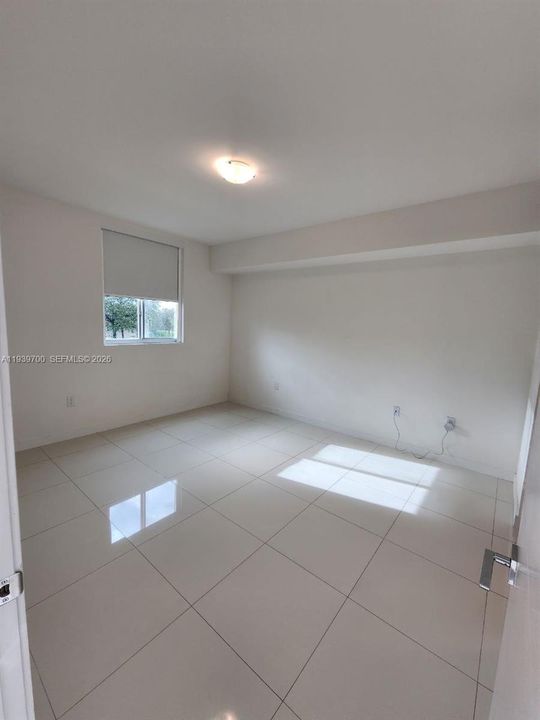 For Sale: $325,000 (1 beds, 1 baths, 765 Square Feet)