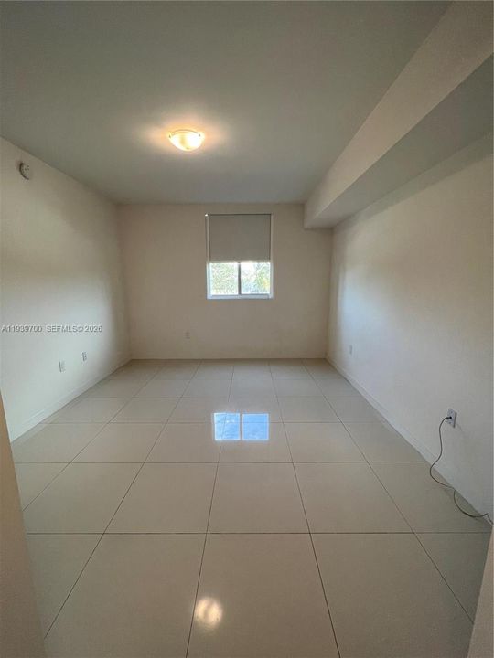 For Sale: $325,000 (1 beds, 1 baths, 765 Square Feet)