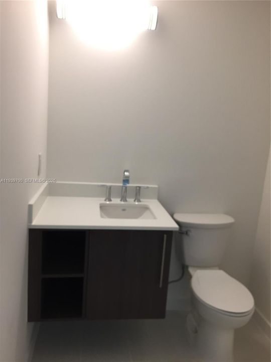 For Sale: $325,000 (1 beds, 1 baths, 765 Square Feet)