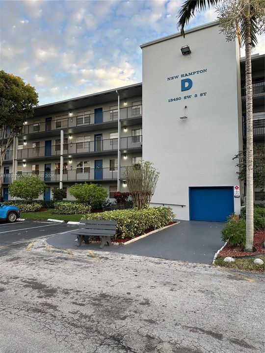 待售: $159,000 (2 贝兹, 1 浴室, 953 平方英尺)