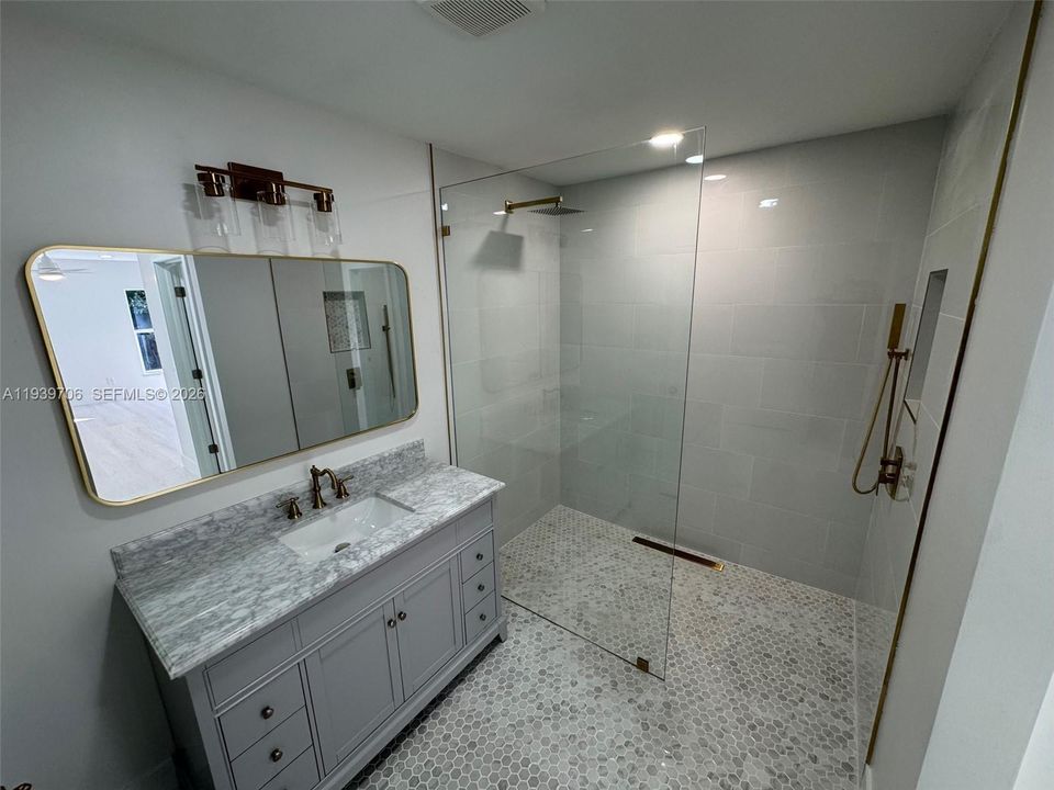 En Venta: $429,990 (3 camas, 2 baños, 1694 Pies cuadrados)