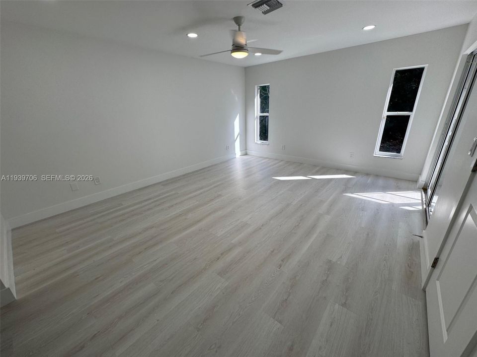 En Venta: $429,990 (3 camas, 2 baños, 1694 Pies cuadrados)